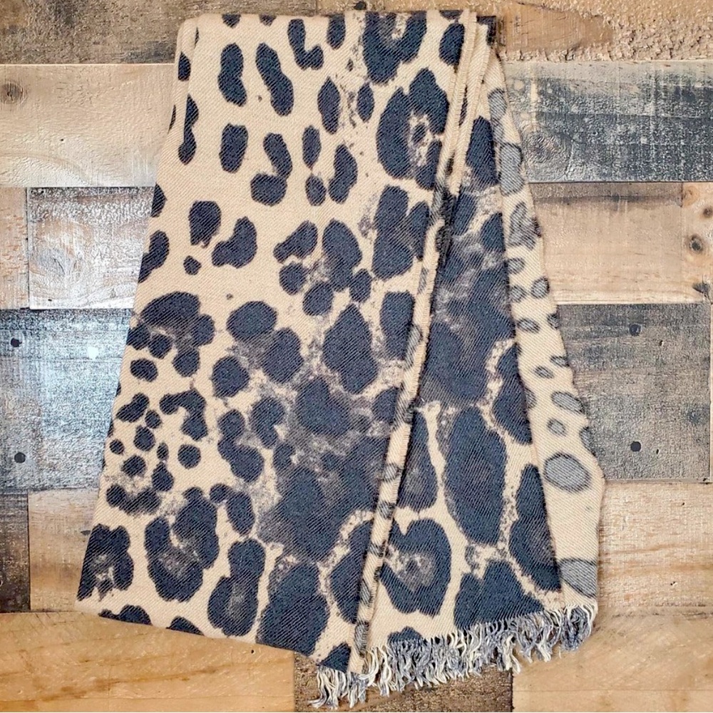 🇮🇹 J.Crew wool leopard animal print scarf in tan & soft black. Made in Italy EUC